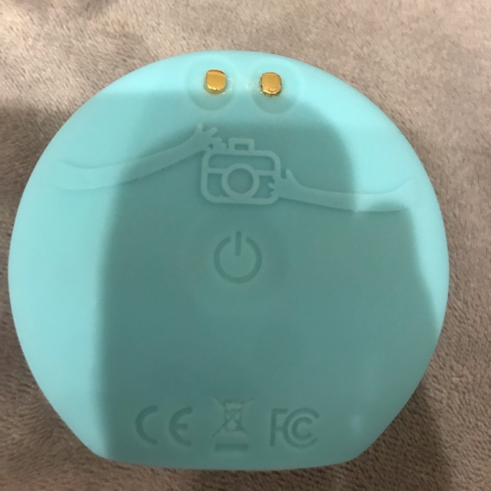 Foreo facial cleansing brush.